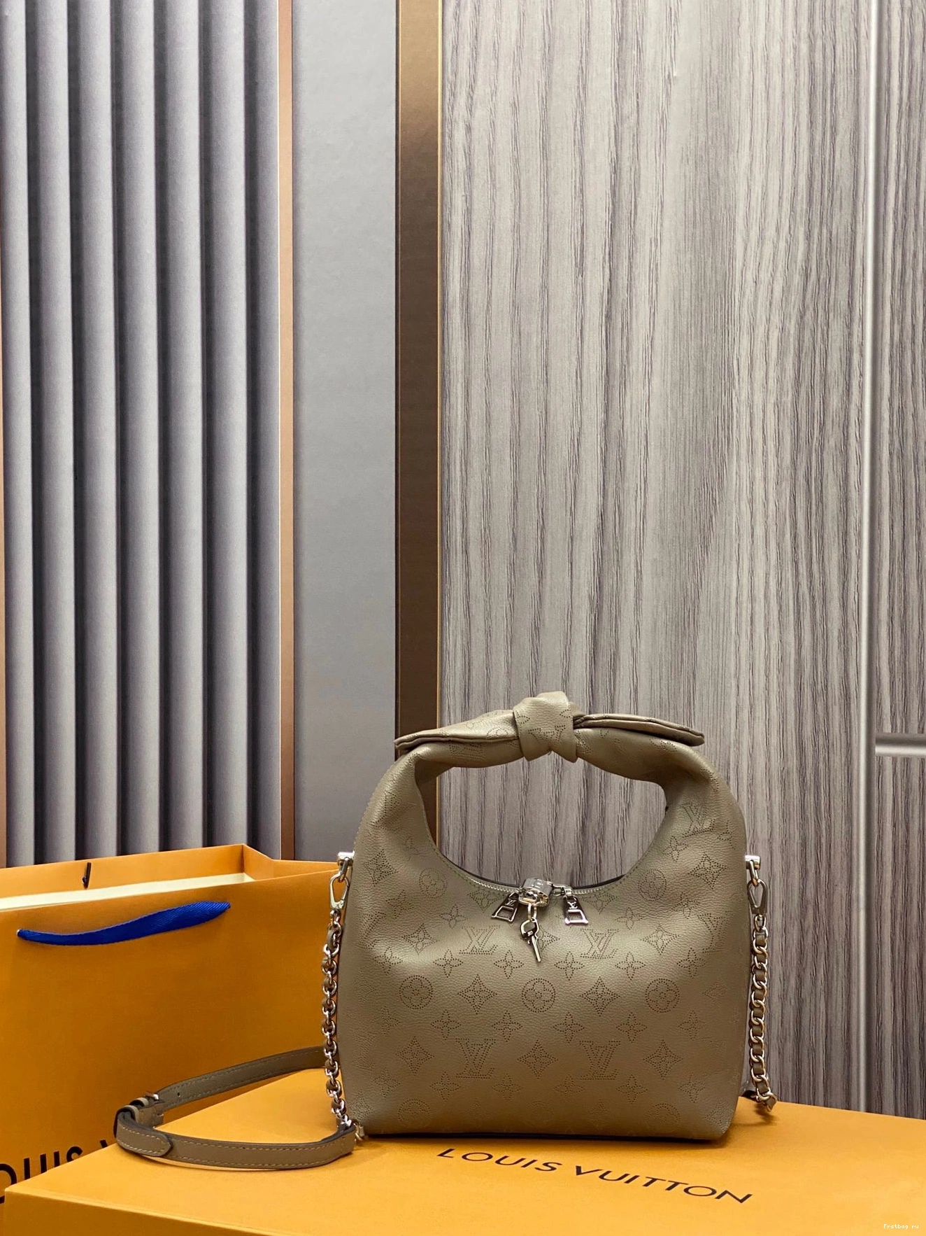 First bag ru PM VUITTON LOUIS WHY KNOT 0806